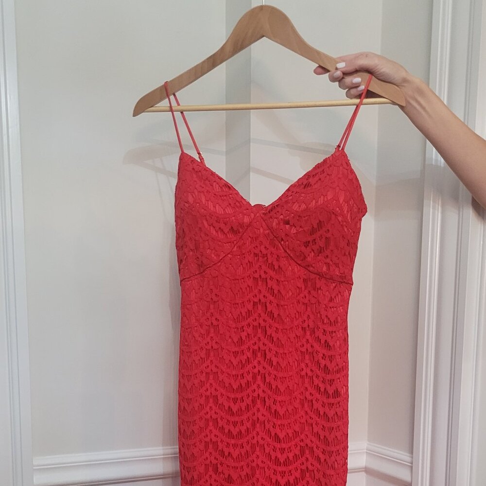 NEW High-Low Red Lace Ruffle Detail Dress. Size 2. - Picture 11 of 16